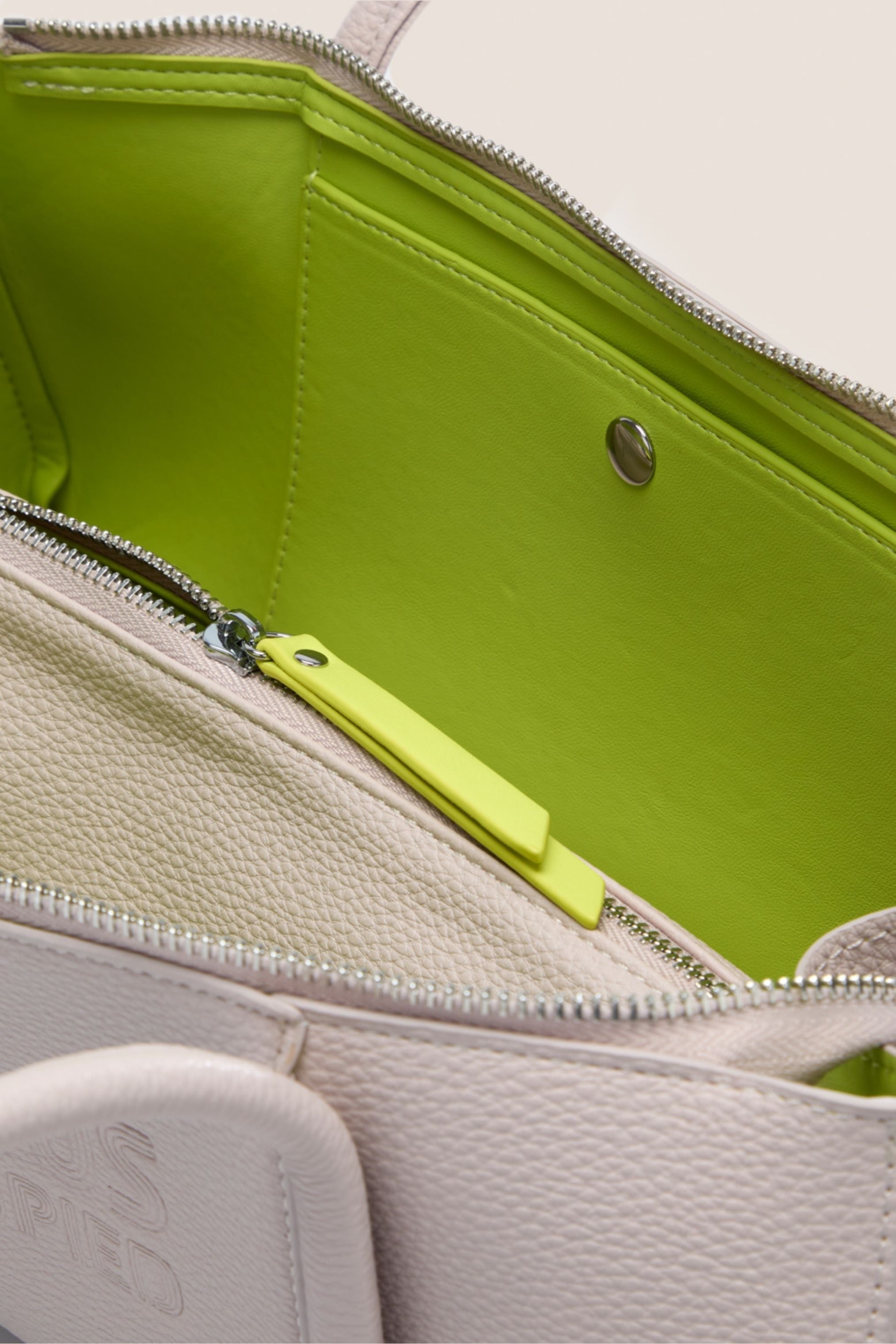 The Barrel Bag: Beige